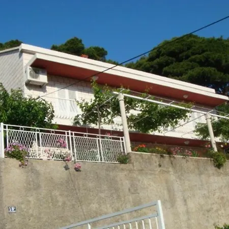 Apartman Lile *