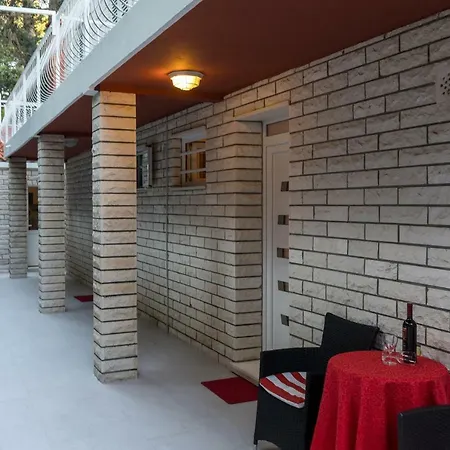 Lile Apartman